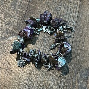Silvertone Bracelet w/‎ Pieces of Shells Textured Charm Nature Vintage Purple